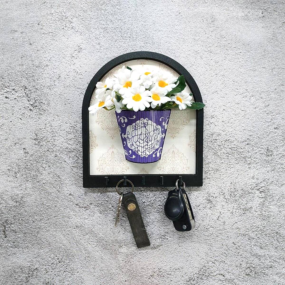 CajuArt Ahşap Motifli Mor Saksı İçinde Beyaz Yapay Papatyalar Askılık Duvar Dekoru
